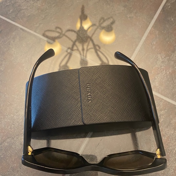 Prada sunglasses - Picture 5 of 5